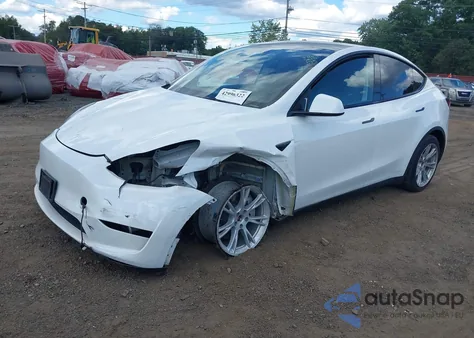 2023 Tesla Model Y Awd/Long Range Dual Motor All-Wheel Drive z USA, uszkodzony, nr VIN 7SAYGDEE2PA095943